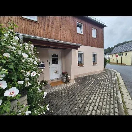 Waldgefluester Apartment
